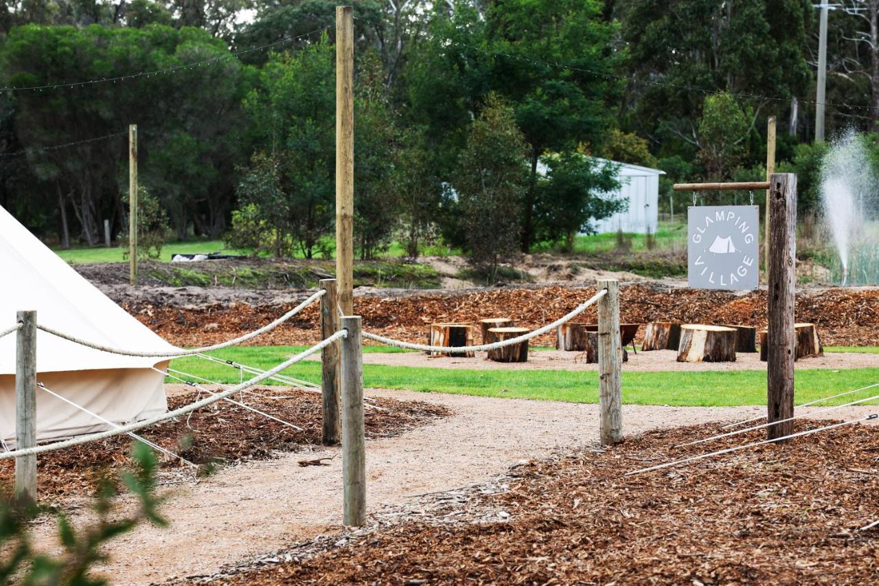 Eight Acres Lakes Entrance Exterior photo