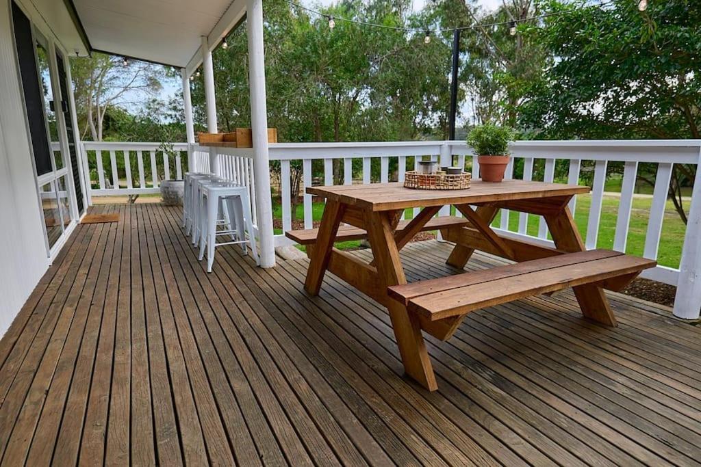 Eight Acres Lakes Entrance Guest House Exterior photo