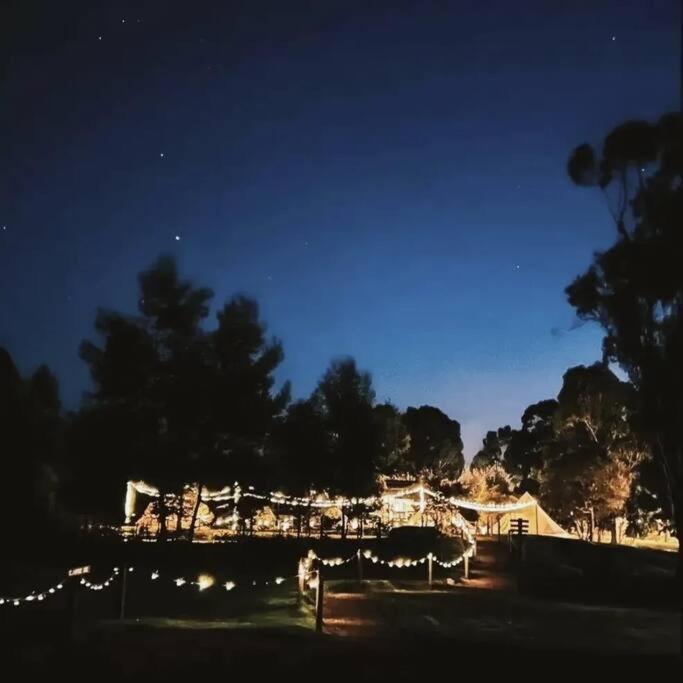 Eight Acres Lakes Entrance Guest House Exterior photo