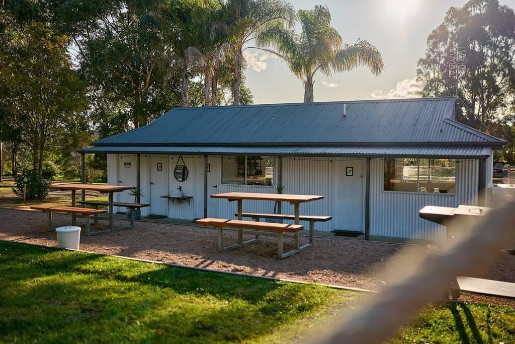 Eight Acres Lakes Entrance Guest House Exterior photo