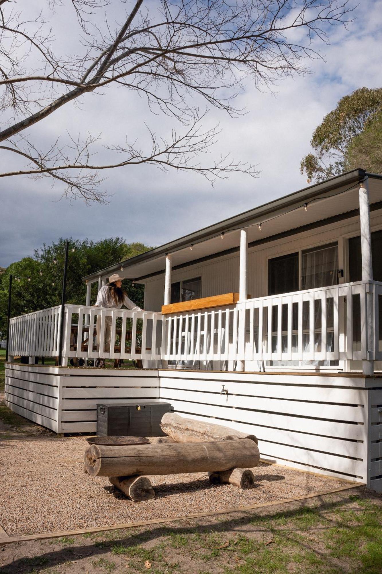 Eight Acres Lakes Entrance Guest House Exterior photo