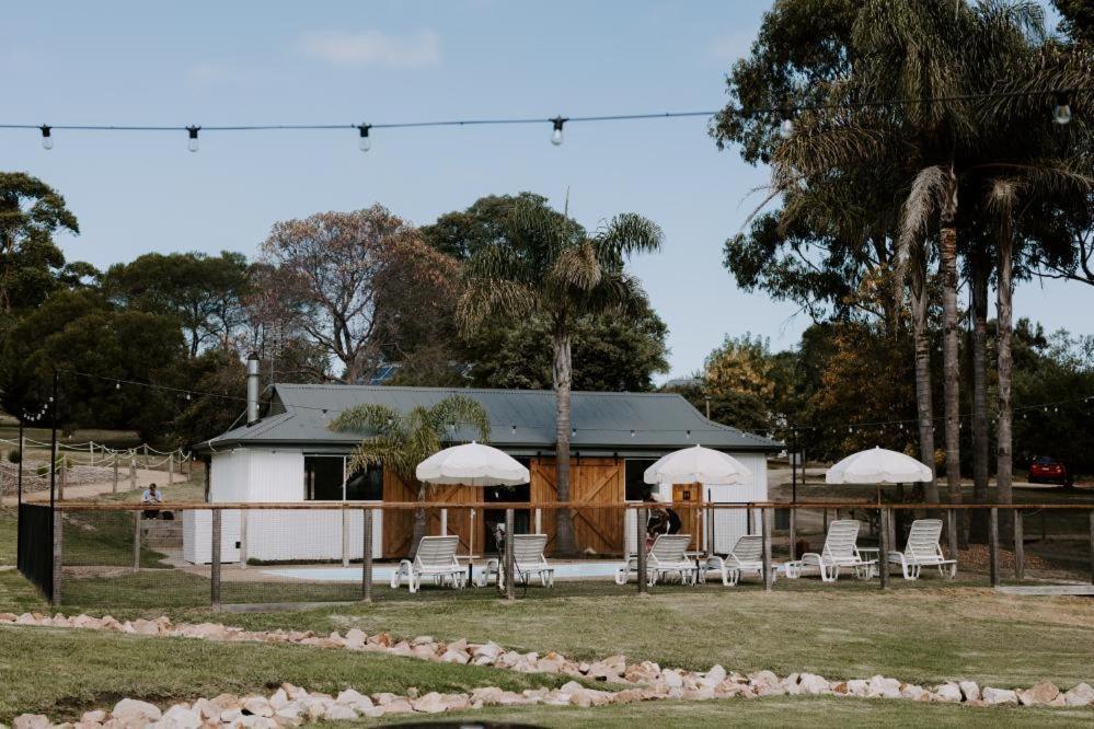 Eight Acres Lakes Entrance Guest House Exterior photo