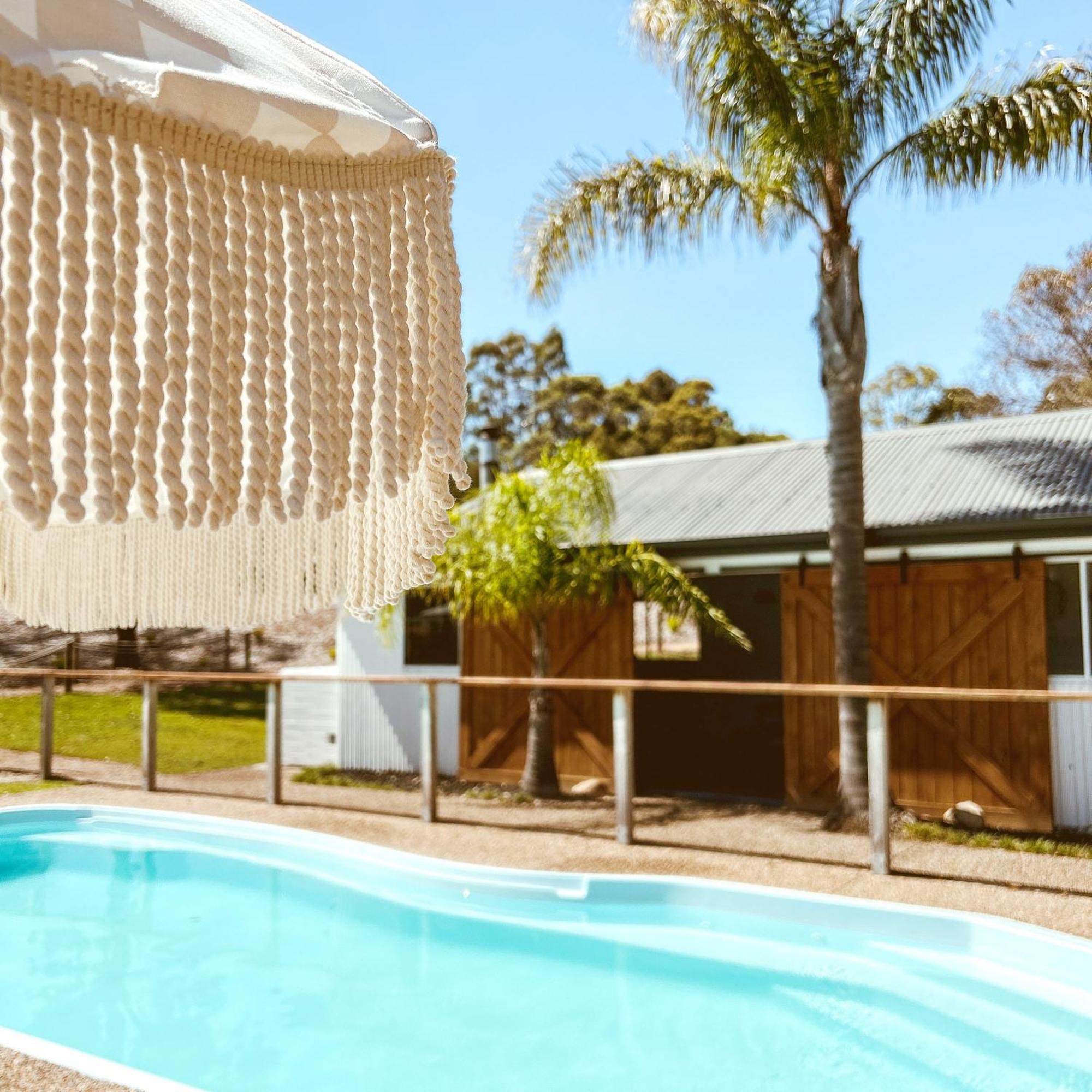 Eight Acres Lakes Entrance Exterior photo