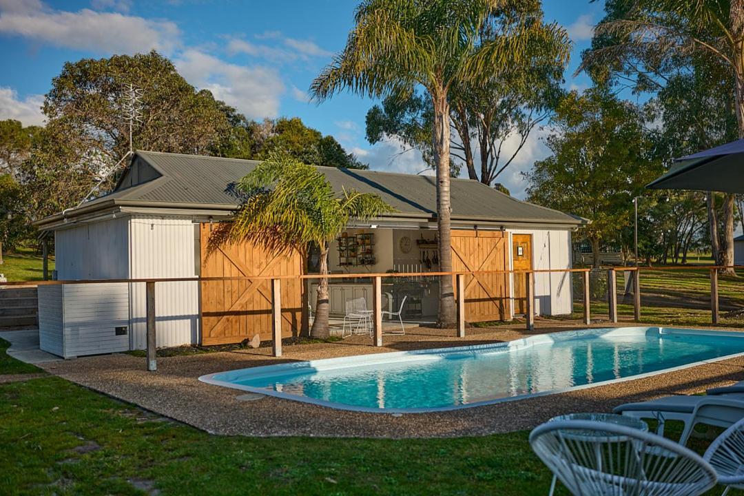 Eight Acres Lakes Entrance Guest House Exterior photo